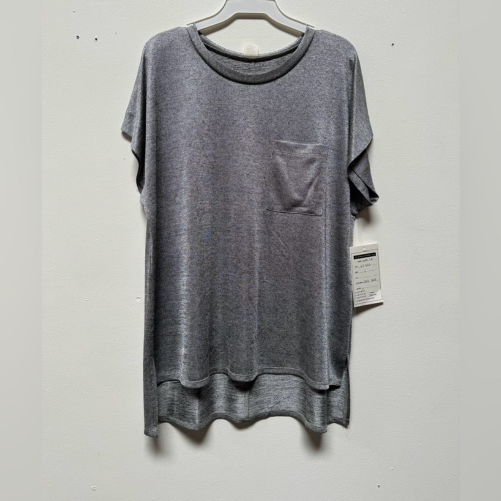 NWOT Sew In Love Gray Shimmer Short Sleeve Top with Pocket.